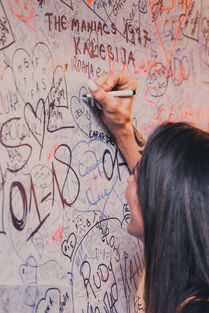 脑筋急转弯世界上肚子最大的人是谁,世界上肚子最闲话